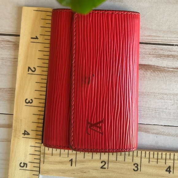 Louis Viutton Red Epi Key Holder - 6 Keys - Picture 15 of 15